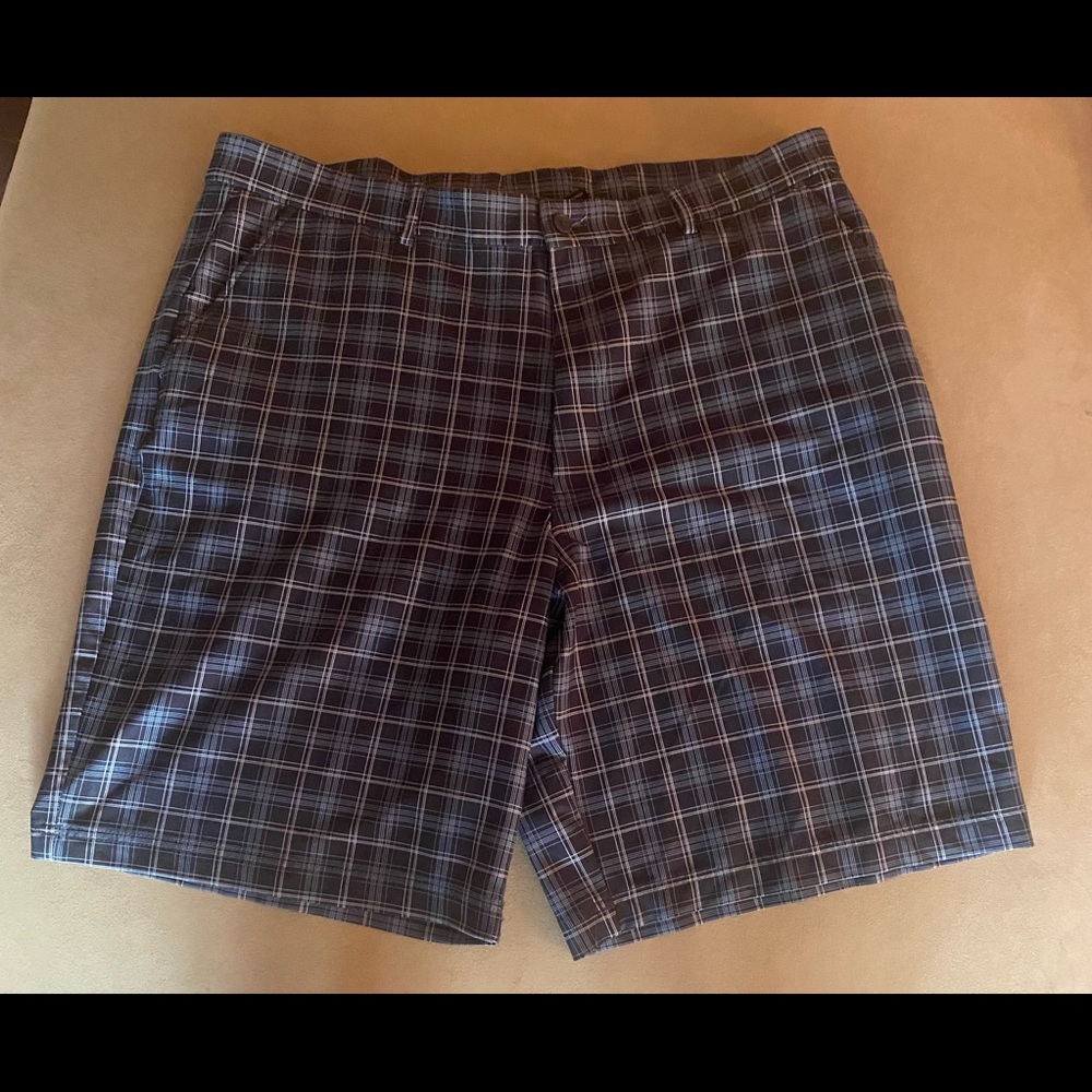 Men’s pebble beach walking shorts size 38